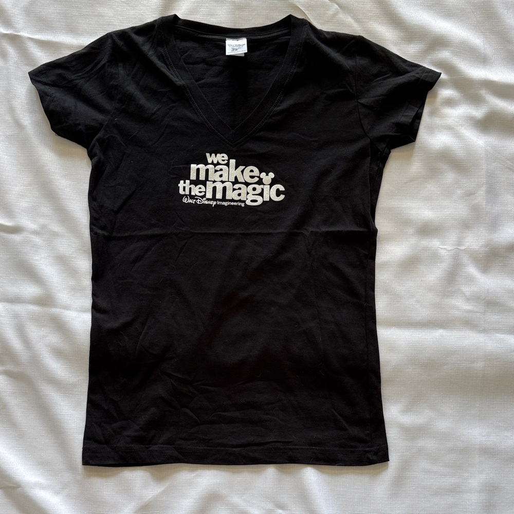 Walt Disney Imagineering “We Make the Magic” V-Neck Tee XL – Imagineer Exclusive